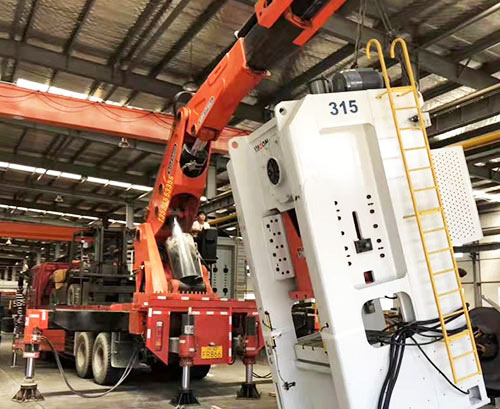 盘县附近随车吊出租，轻松解决运输难题