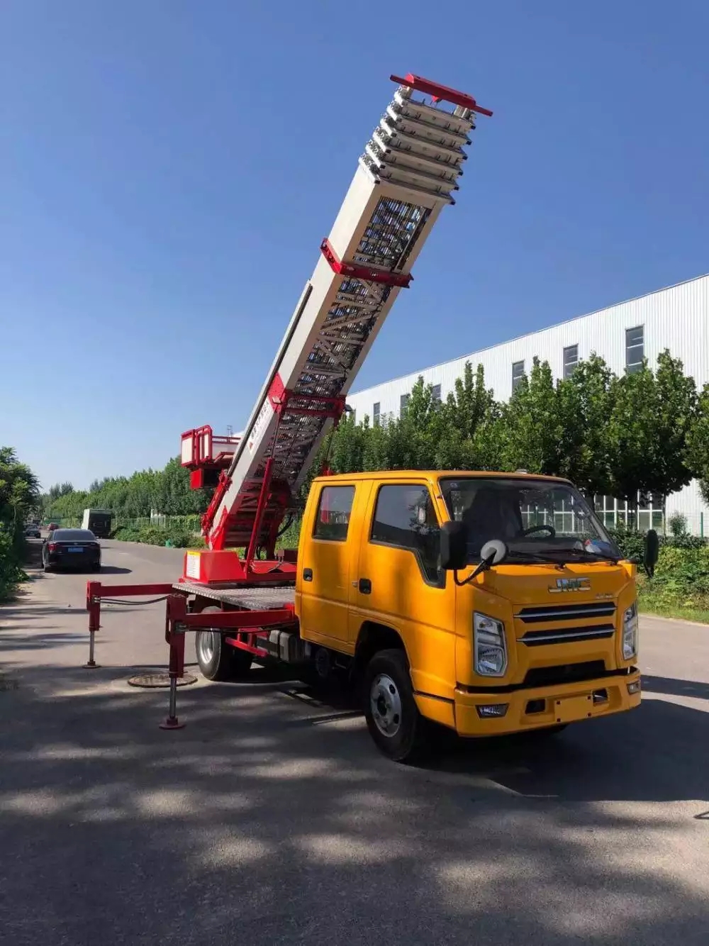 盘县附近的云梯车出租服务：轻松解决高空作业需求